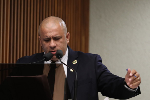 Deputado reivindica pista de caminhada para romeiros na PR-497