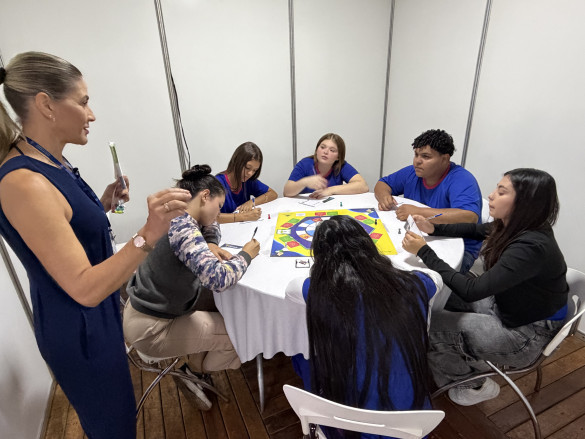 Assembleia Itinerante: Jogo da Eleição transforma alunos em candidatos e ensina democracia na prática em Paranavaí