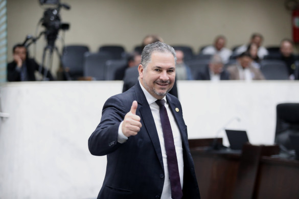 Paraná avança na garantia de direitos às pessoas com fibromialgia com novas leis e projetos, destaca deputado Gilson de Souza (PL)