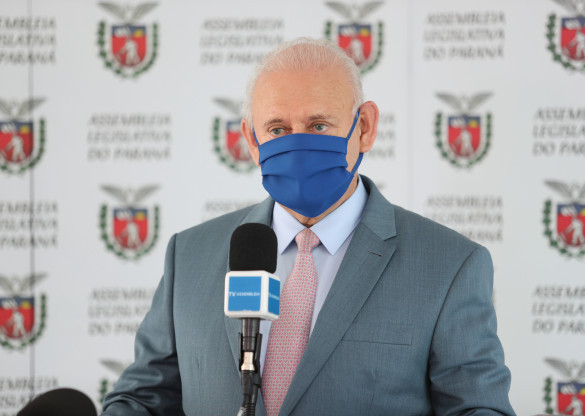 Manifestantes descumprem determinação da justiça e permanecem ocupando prédio da Assembleia