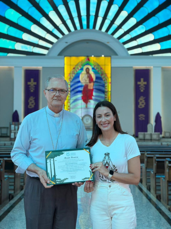 Deputada Mabel Canto (PP) homenageia centenário da Diocese de Ponta Grossa com menção honrosa da Assembleia