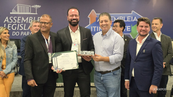Deputado Cobra Repórter (PSD) homenageia empresários de Arapongas na Assembleia Itinerante