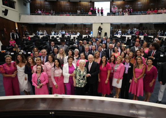 Prêmio eterniza legado e emociona homenageadas na Assembleia