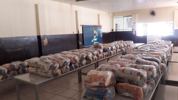 Kits de alimentação escolar começam a ser distribuídos