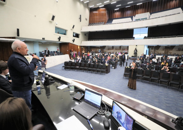 Parlamento Universitário serve para despertar os jovens para a vida pública e formar novas lideranças políticas, diz Traiano