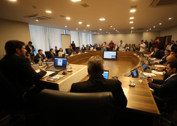 Com nova composição, CCJ retoma os trabalhos