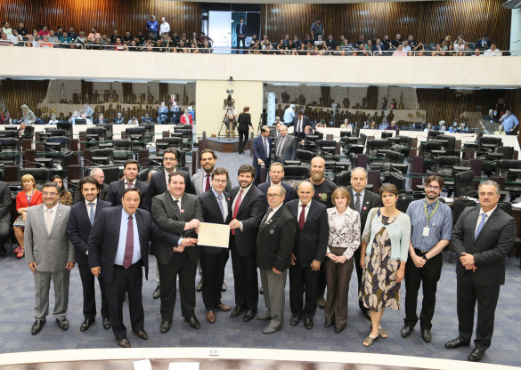 Peritos e auxiliares da Polícia Científica são homenageados pelo Poder Legislativo