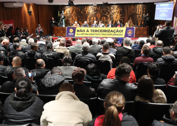 Audiência pública decide pela criação de campanha estadual para reverter leis que permitem terceirização no Paraná