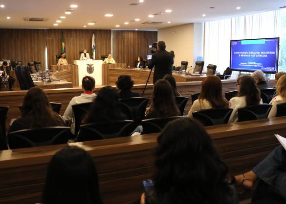 Debate na Assembleia amplia discussão sobre inclusão de meninas e mulheres nas ciências exatas e na pesquisa científica