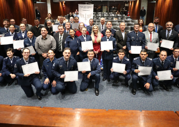 Assembleia Legislativa do Paraná homenageia aviação e Força Aérea Brasileira em Sessão Solene