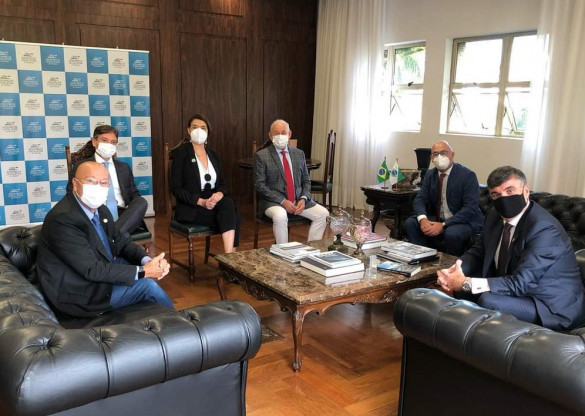 Presidente e primeiro secretário da Assembleia recebem a presidente da OAB-PR