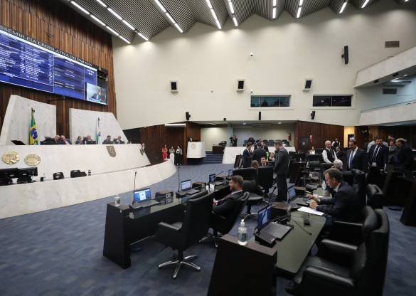 Projeto que facilita transporte gratuito para pessoas com HIV avança na Assembleia