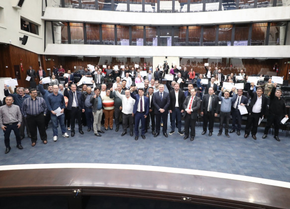 Dia do Taxista é celebrado em sessão solene na Assembleia Legislativa do Paraná