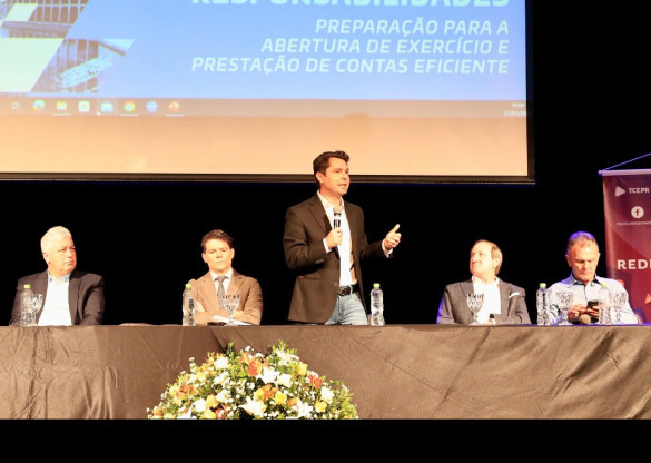 Presidente da Assembleia, deputado Alexandre Curi (PSD), participa de seminário do TCE para novos prefeitos