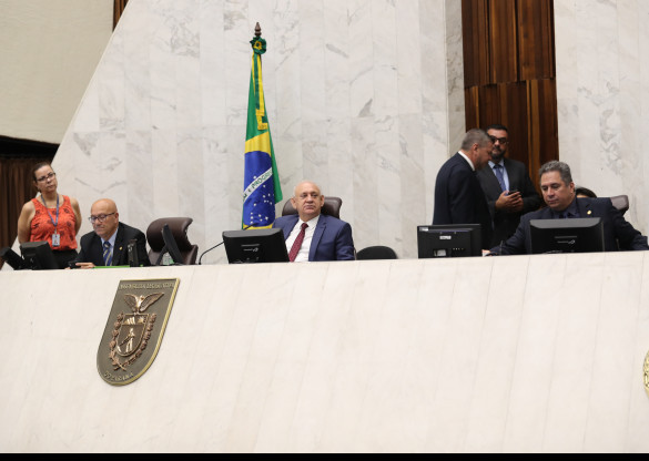 Pelo segundo dia, novo coronavírus pauta discussões na Assembleia