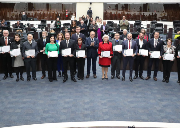 Representando 35 países, consulados que atuam no Paraná são homenageados na Assembleia Legislativa