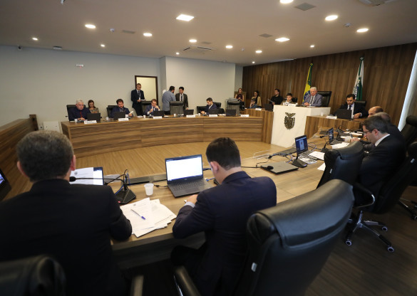 Novo pedido de vista na CCJ adia votação de projeto que altera gestão de Hospitais Universitários