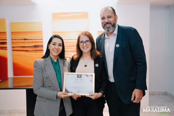 Deputada cantora Mara Lima (Republicanos) entrega Menção Honrosa a pastor líder da Igreja Batista Lagoinha no Paraná