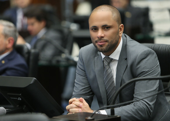Deputados condenam racismo e incentivam negros a lutar por mais espaço na sociedade