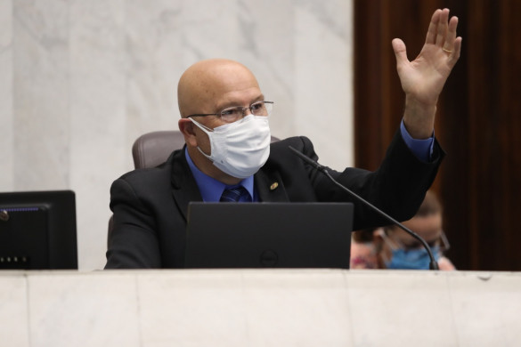 Ministério vai reavaliar critério de distribuição de vacinas ao Paraná