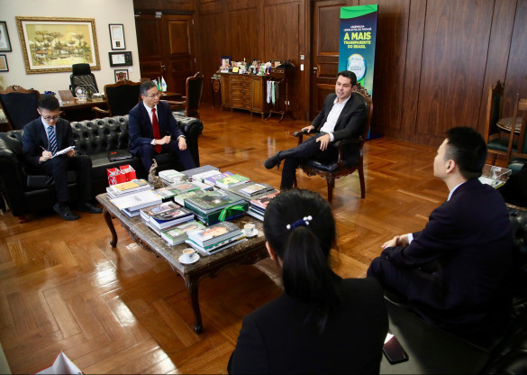 Presidente da Assembleia Legislativa recebe cônsul-geral da China para São Paulo, Paraná, Santa Catarina e Rio Grande do Sul