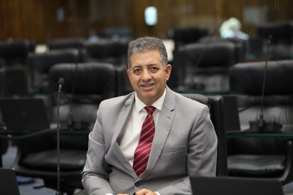 Deputado Cobra Repórter solicita Voto de Louvor ao idoso que oferece aulas gratuitas de inglês em Curitiba