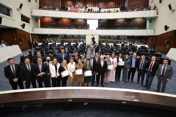 Mulheres policiais e agentes socioeducativos recebem homenagens no Plenário da Assembleia legislativa