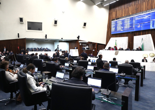 Deputados aprovam emendas para aprimorar “Lei Vini Jr”