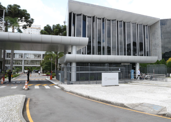 Deputados analisam projeto que concede prêmio para mulheres de destaque na sociedade