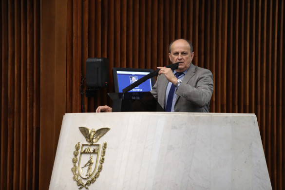 Deputado Dr. Batista recebe título de Amigo do HU de Maringá