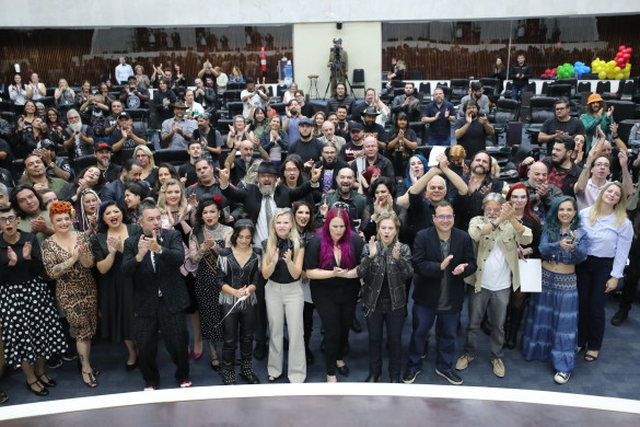 Sessão Solene homenageia os profissionais da cultura rock do Paraná