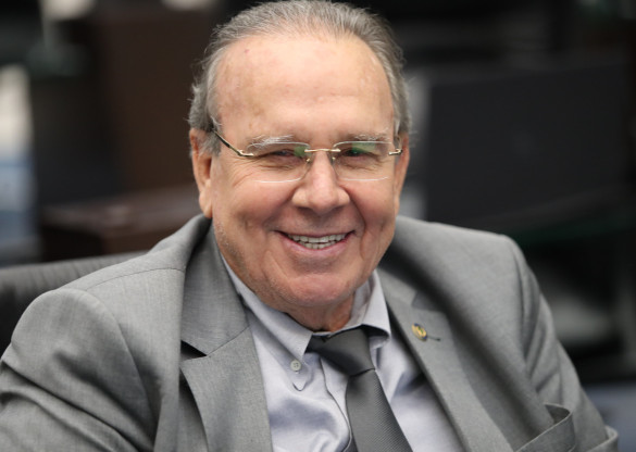 “Foi uma honra ter saído da roça e ter me tornado deputado”, diz Jonas Guimarães na despedida da Assembleia