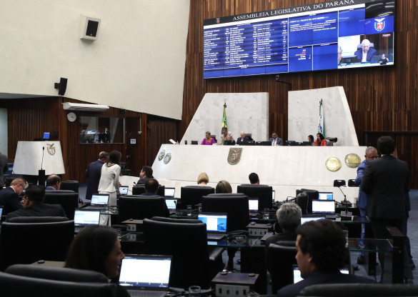 Deputados aprovam homenagens e definem Capital do Pinhão no Paraná
