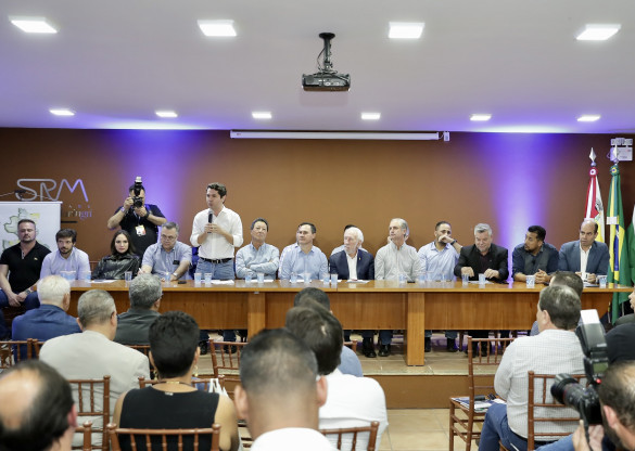 Ao lado de governador em exercício, deputados recebem pleitos de 30 municípios da região de Maringá