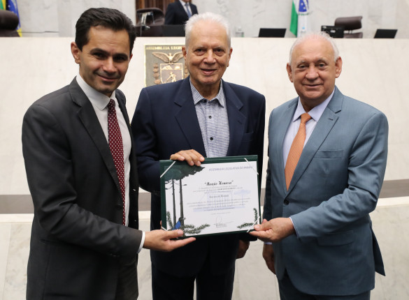 Assembleia homenageia os 30 anos da Gazeta do Paraná