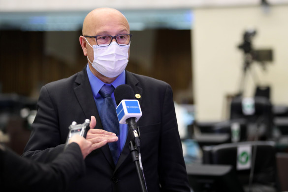 Deputado questiona Ministério da Saúde sobre número de vacinas enviadas ao Paraná