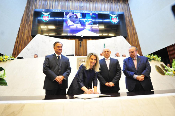 Cida Borghetti é empossada governadora na Assembleia Legislativa