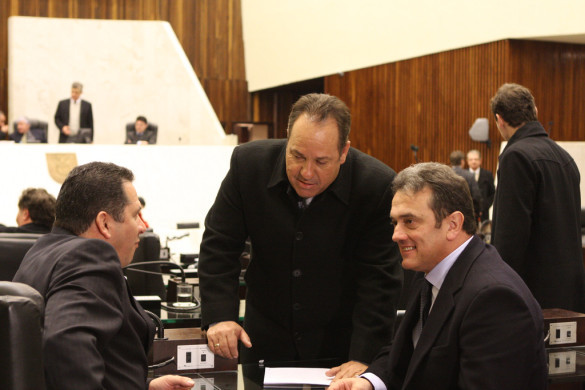 Legislativo aprova reajuste ao MP e auxílio-creche para servidores da Assembleia