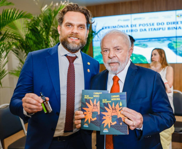 Deputado Goura (PDT) apresenta Lei Pétala ao presidente Lula