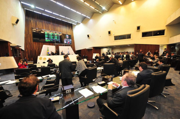 Seguem para sanção do Executivo projetos que criam cargos e promovem reajustes a servidores do MP-PR