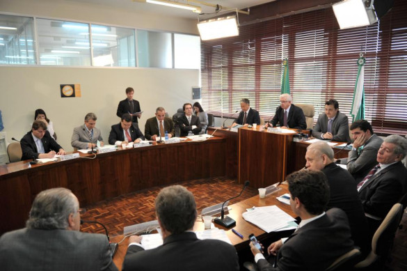 Emendas que modificam estrutura do Governo têm votação adiada na CCJ