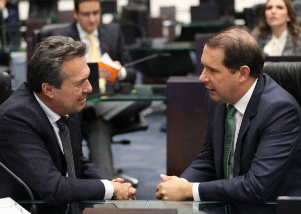 Deputados Marcel Micheletto e Márcio Nunes retornam à Assembleia Legislativa