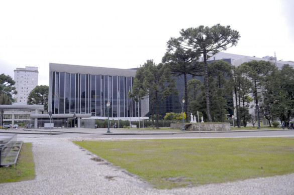 Assembleia Legislativa vota pauta com oito projetos de lei na sessão plenária desta segunda-feira (5)