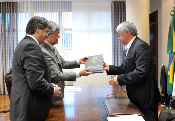 Orçamento do Estado para 2013 chega à Assembleia Legislativa