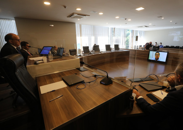 Pedido de vista na Comissão de Saúde adia votação de projeto que proíbe passaporte da vacina
