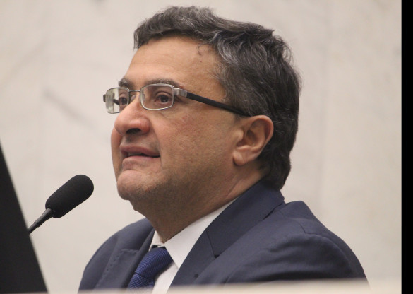 Permanência da Petrobras no Paraná é defendia por deputado