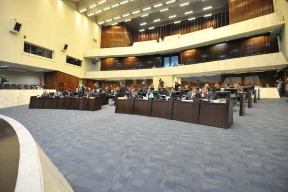 Deputados aprovaram 21 projetos de lei na sessão plenária de quarta-feira (12)