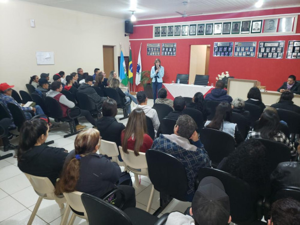 Nos Campos Gerais, Luciana diz que só a mobilização popular pode barrar a perda de direitos