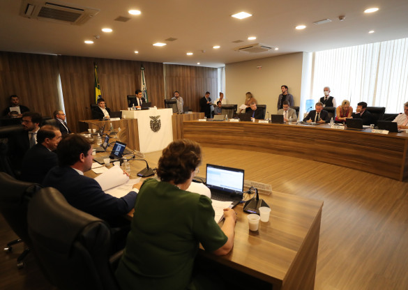 Projeto que altera gestão de Hospitais Universitários é aprovado na CCJ