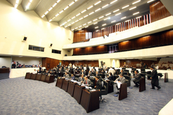 Projeto que altera registro de diárias em hotéis recebe emenda em Plenário e retorna para a CCJ